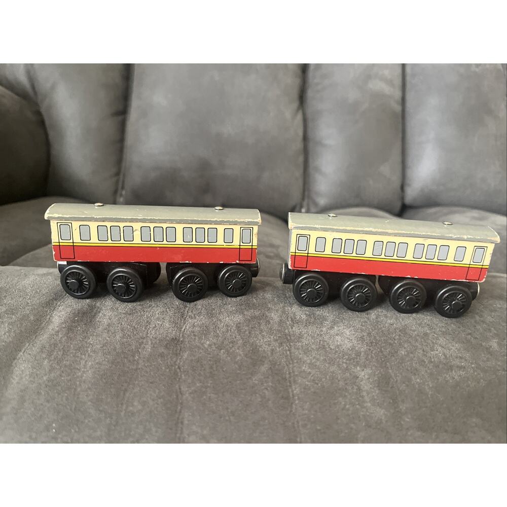 Thomas the Train Wooden Railway Gordon’s Express Coach 2003 Lot Of 2 Coaches